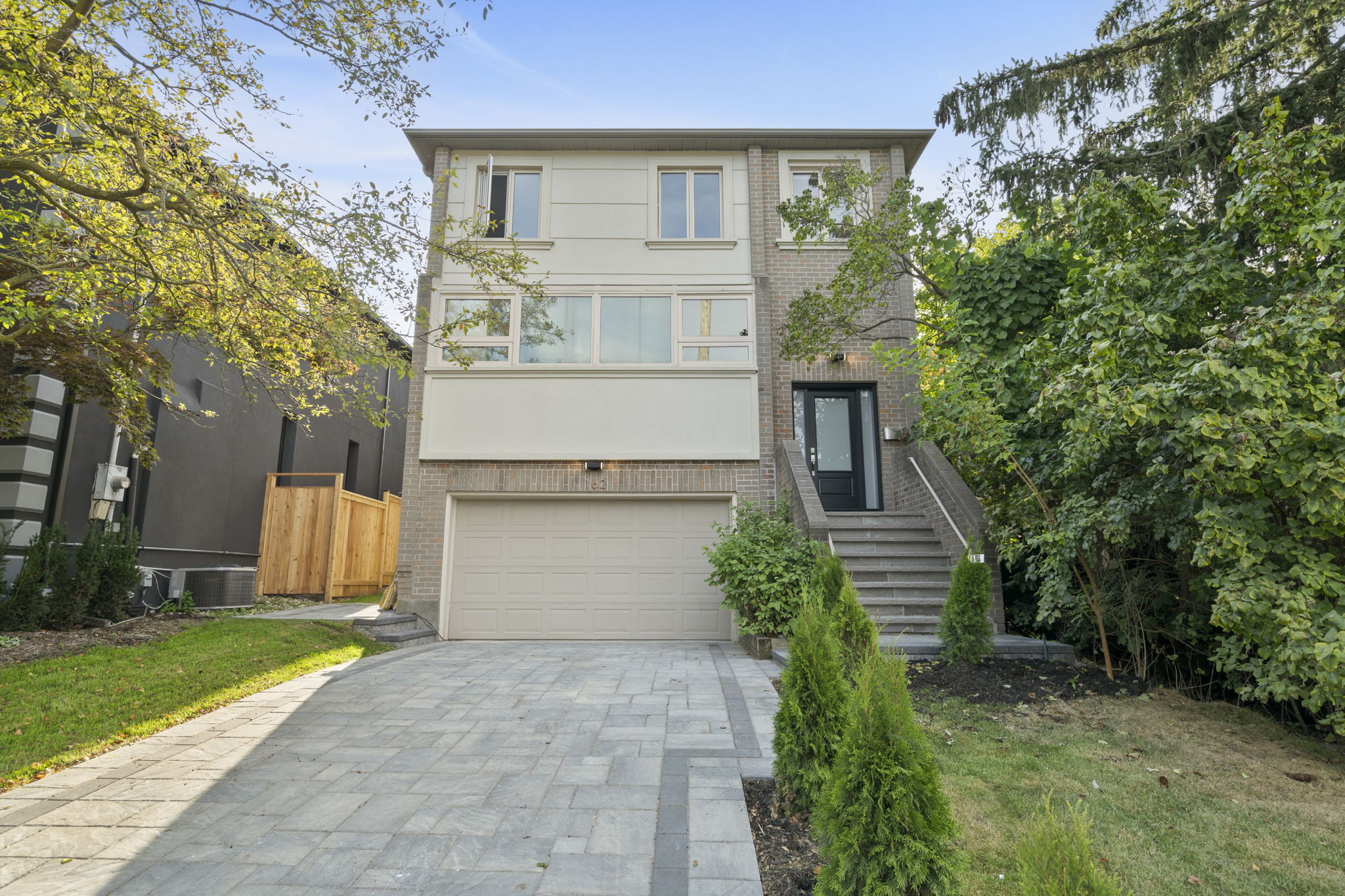 162 Banff Rd Toronto, ON M4P 2P7