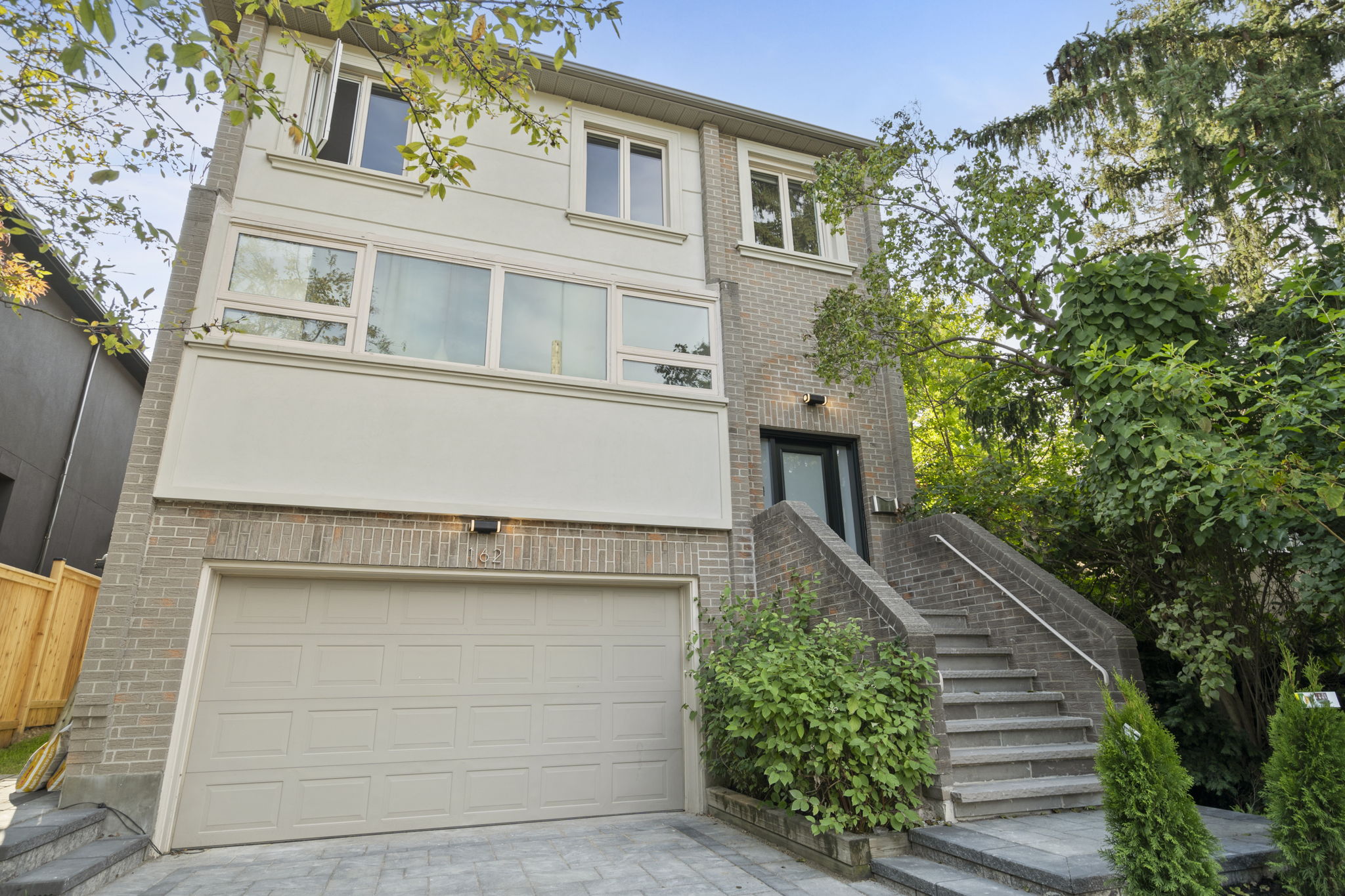 162 Banff Rd Toronto, ON M4P 2P7
