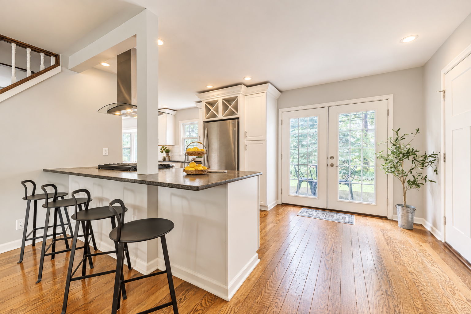  Photo 8