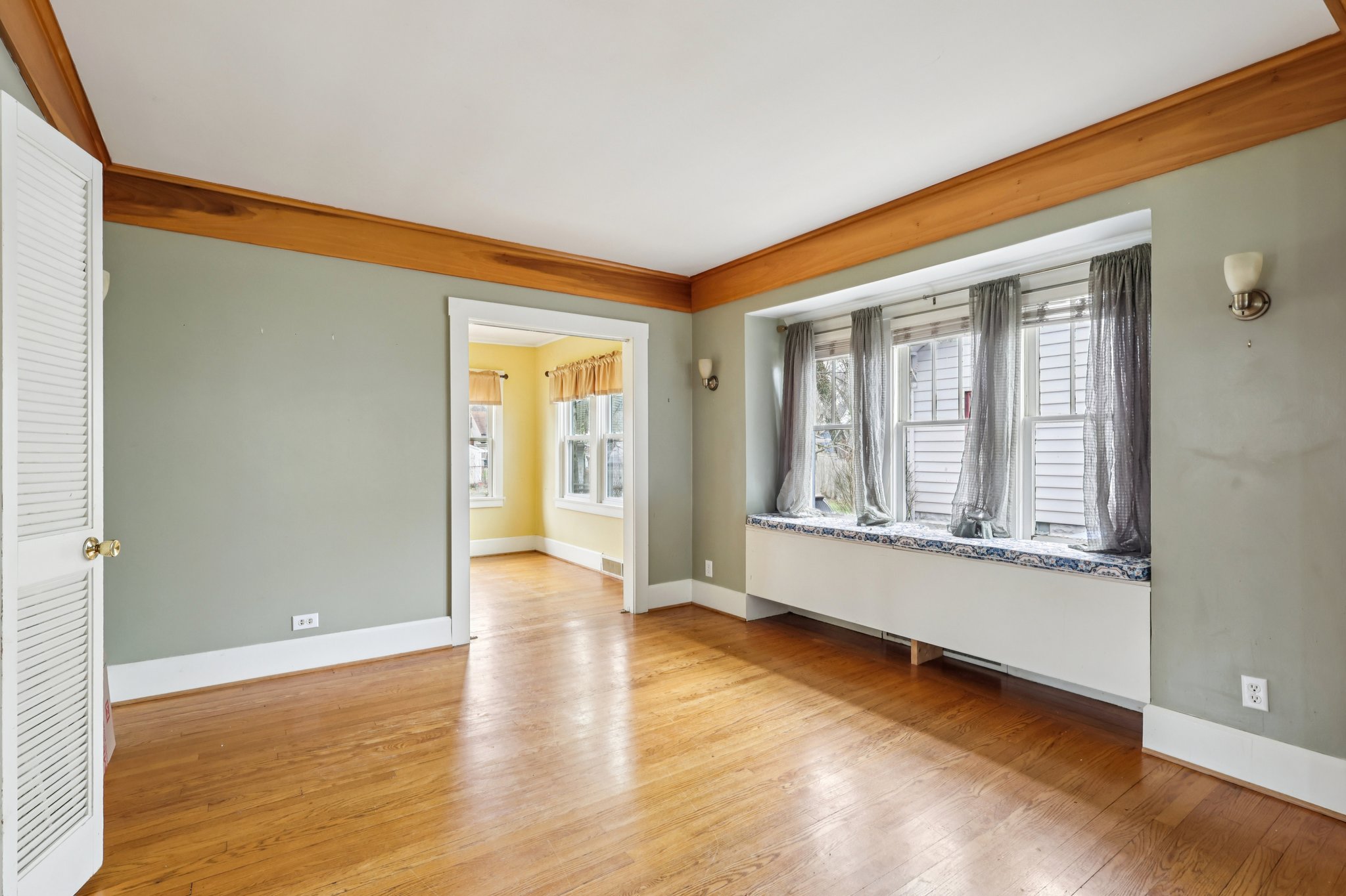 Erskine Ave-S2103-010.jpg