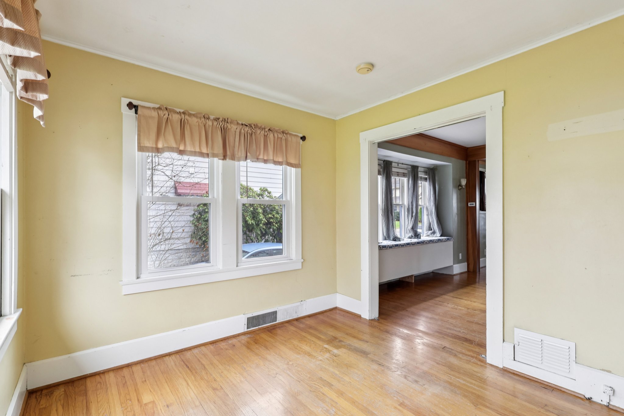 Erskine Ave-S2103-017.jpg