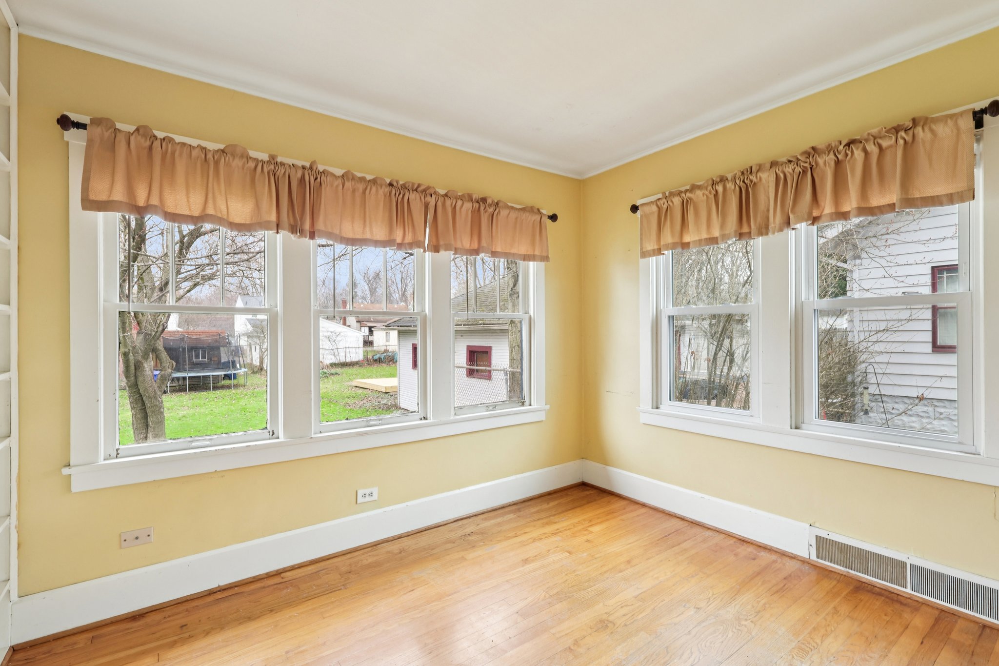 Erskine Ave-S2103-018.jpg