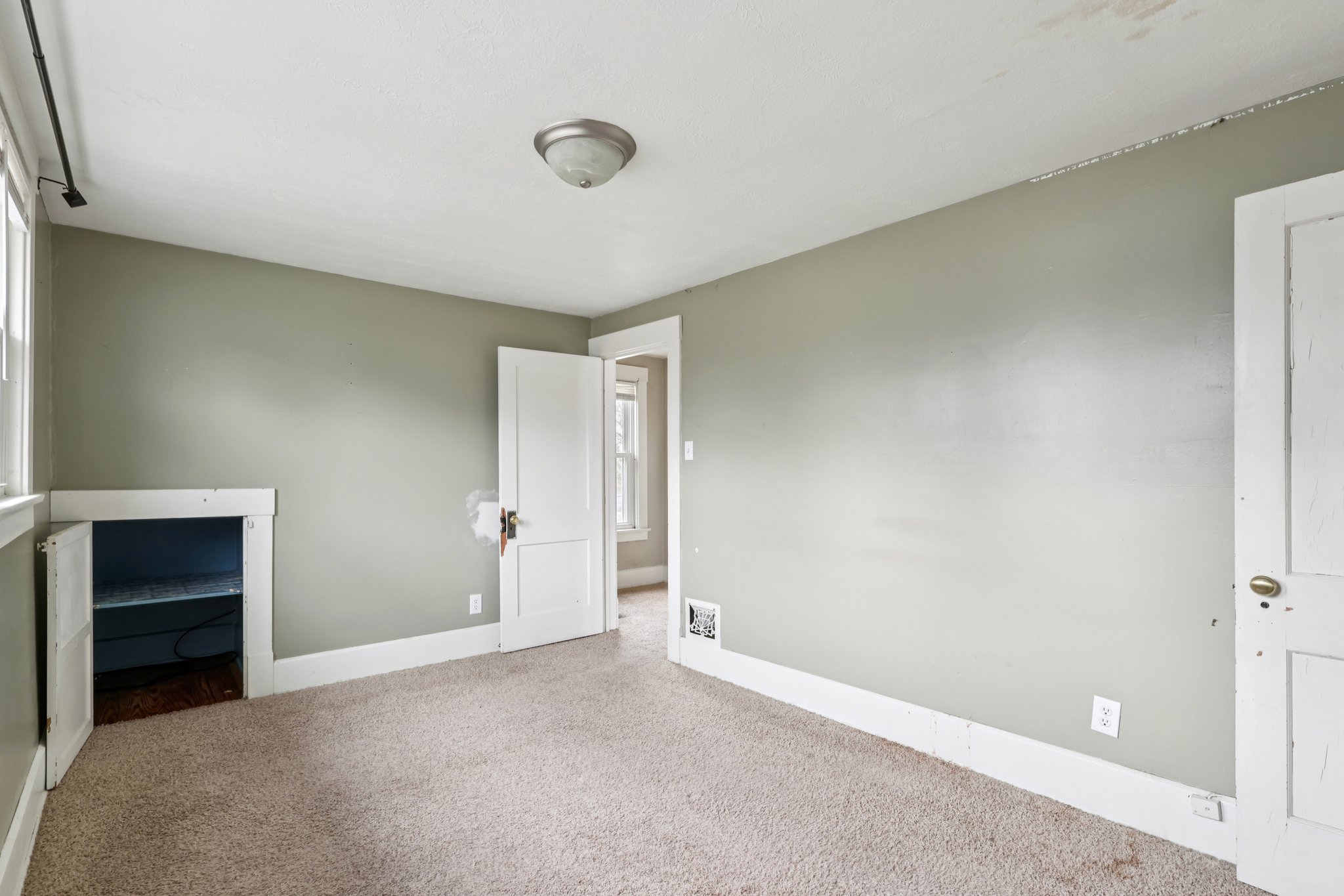 Erskine Ave-S2103-022.jpg