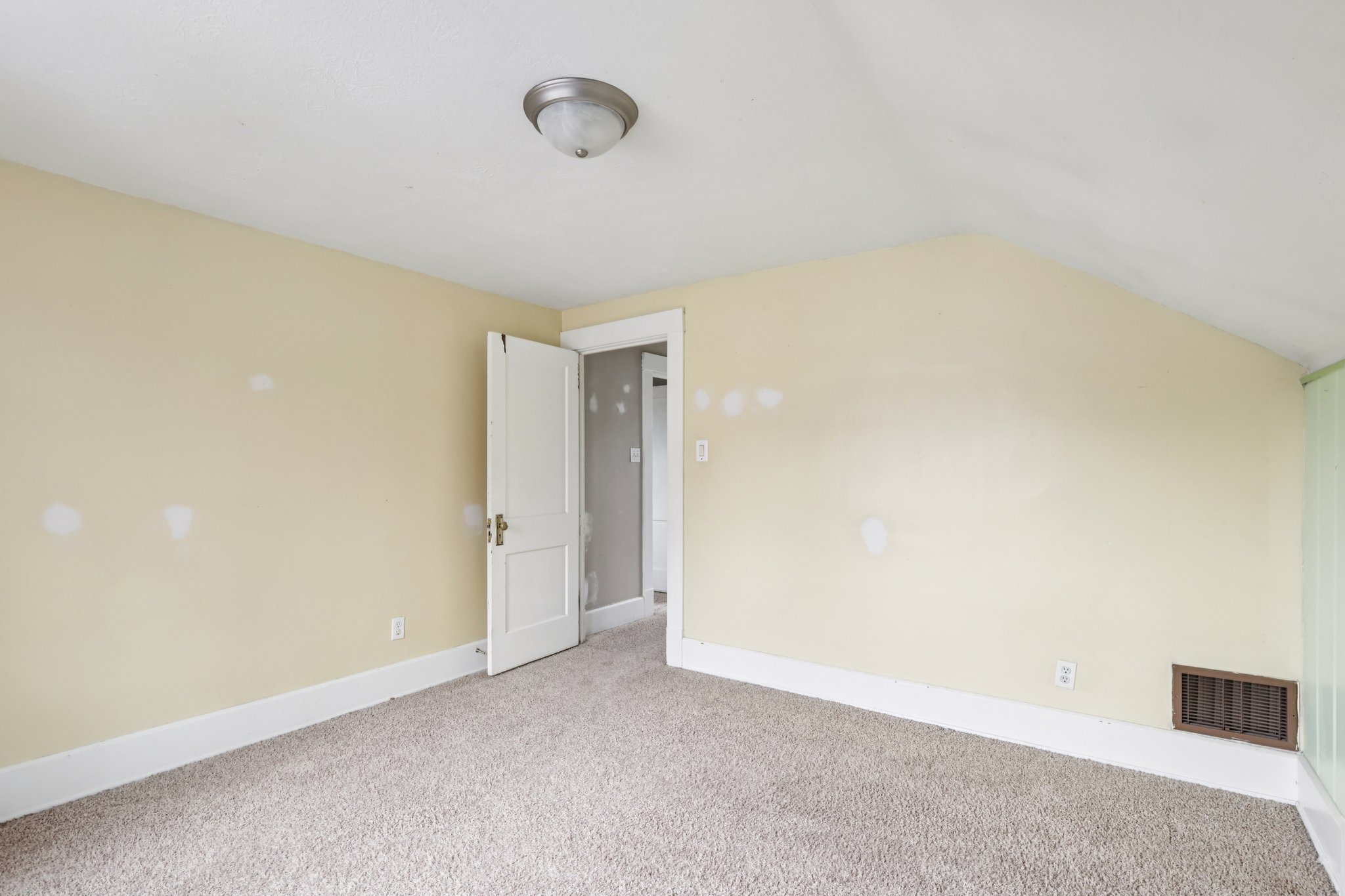 Erskine Ave-S2103-026.jpg