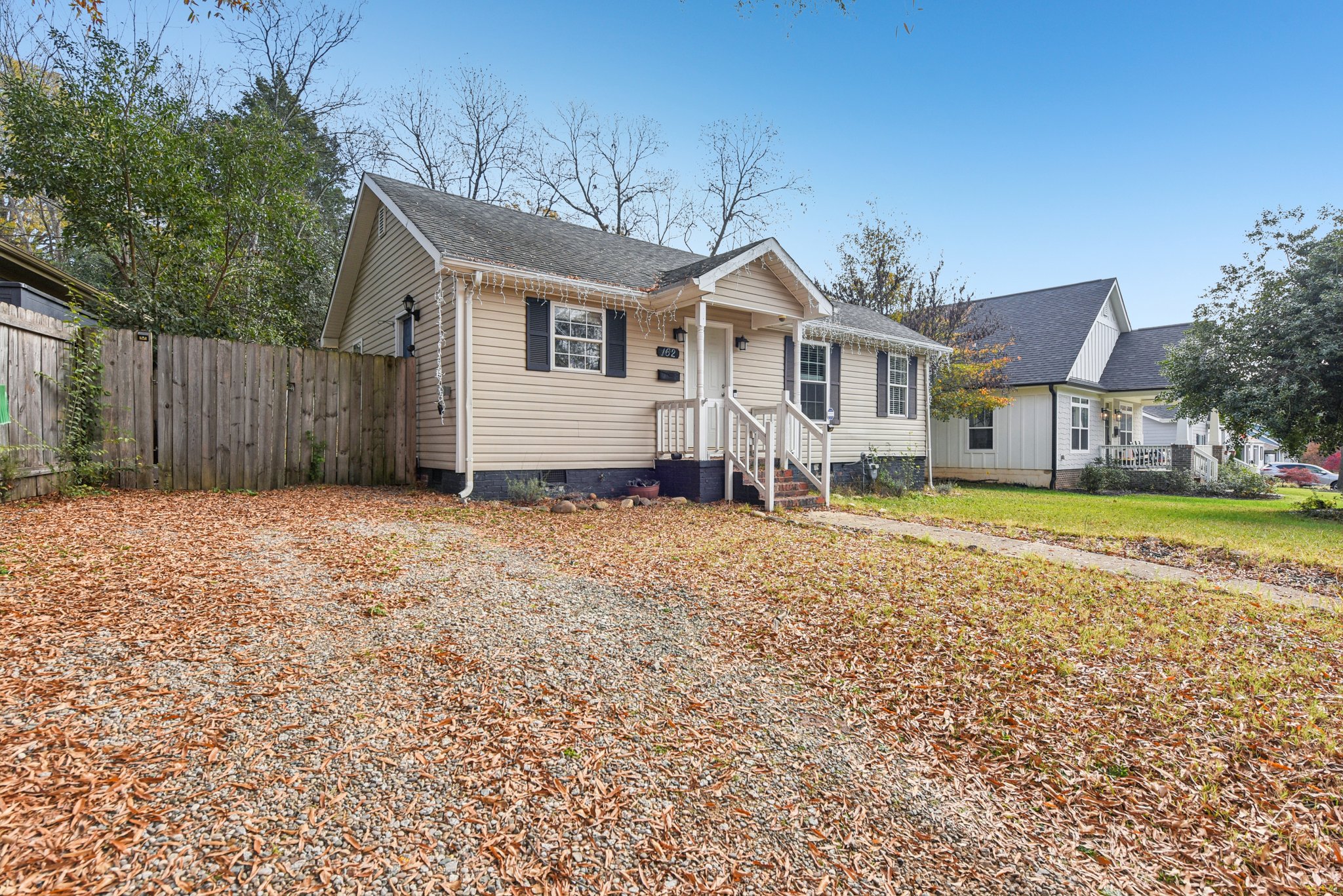 N Smallwood Pl-S2111-003.jpg