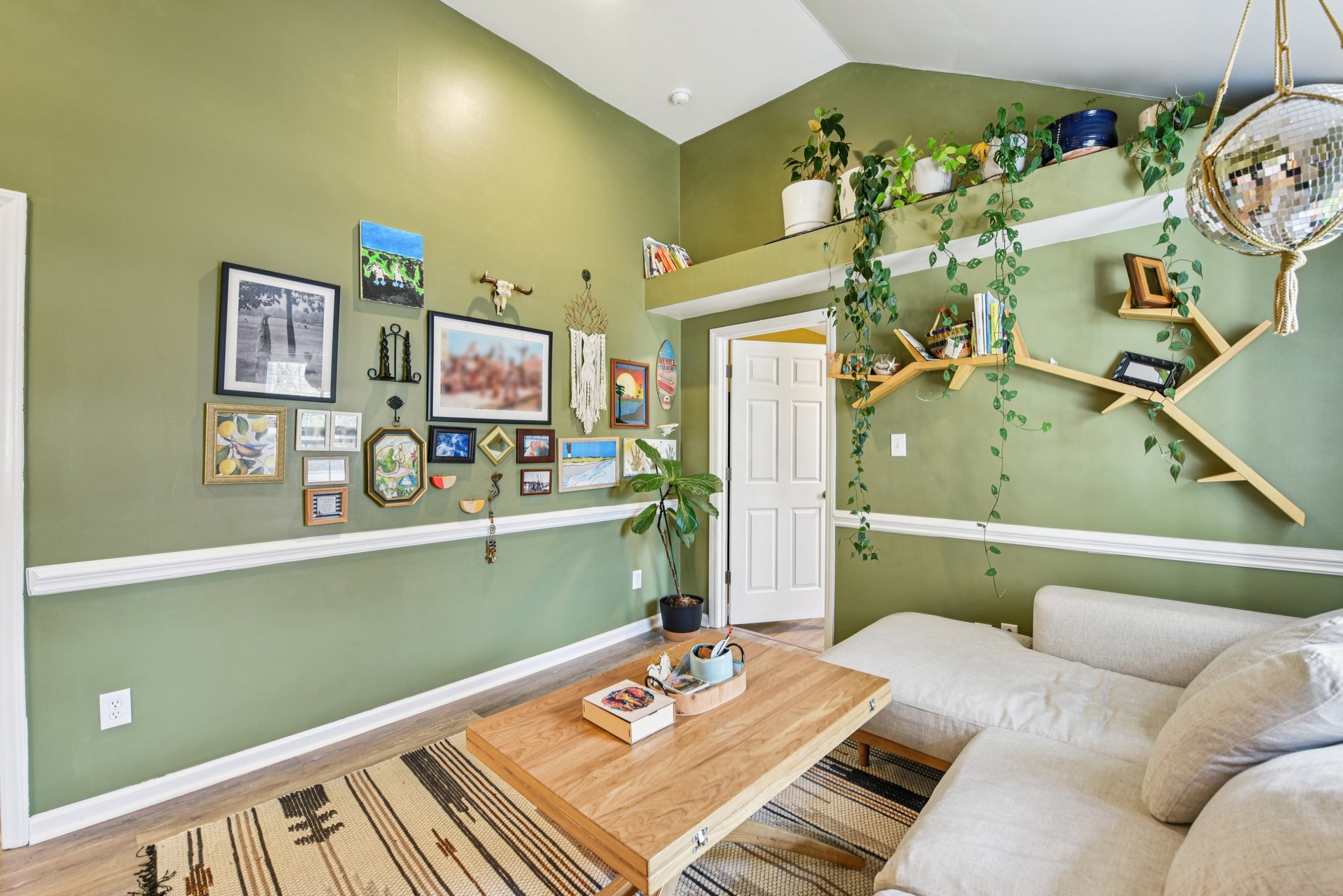 N Smallwood Pl-S2111-004.jpg