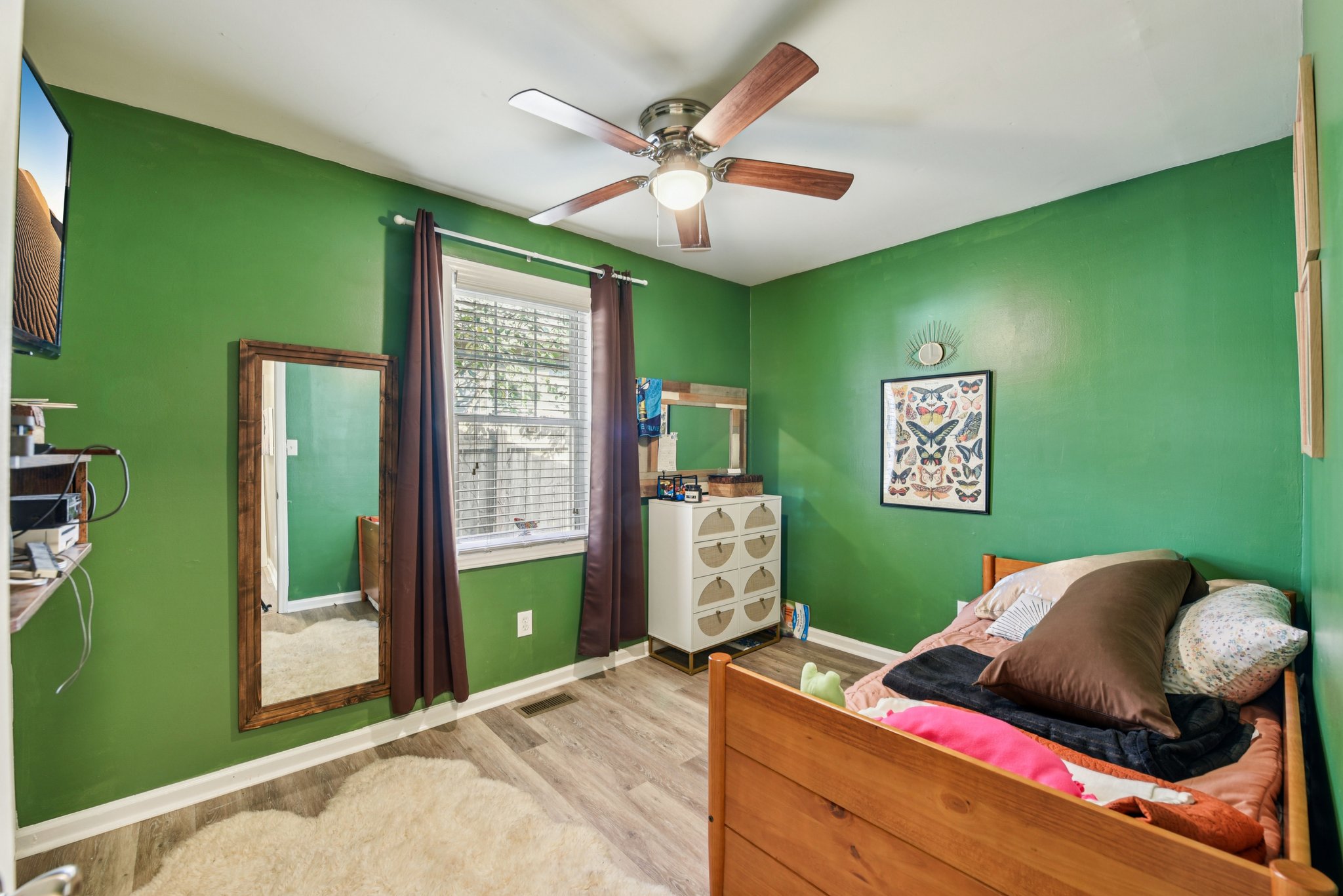 N Smallwood Pl-S2111-011.jpg