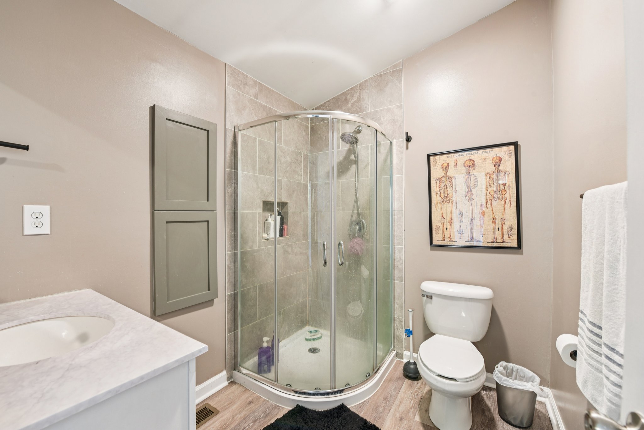 N Smallwood Pl-S2111-017.jpg