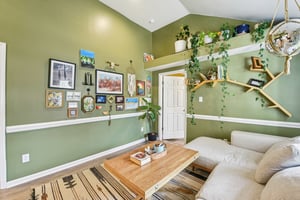 N Smallwood Pl-S2111-004.jpg