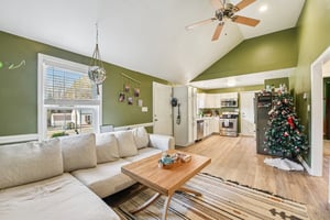 N Smallwood Pl-S2111-006.jpg