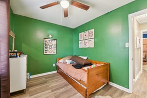 N Smallwood Pl-S2111-012.jpg