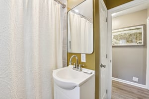 N Smallwood Pl-S2111-013.jpg