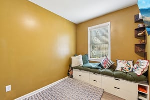 N Smallwood Pl-S2111-019.jpg