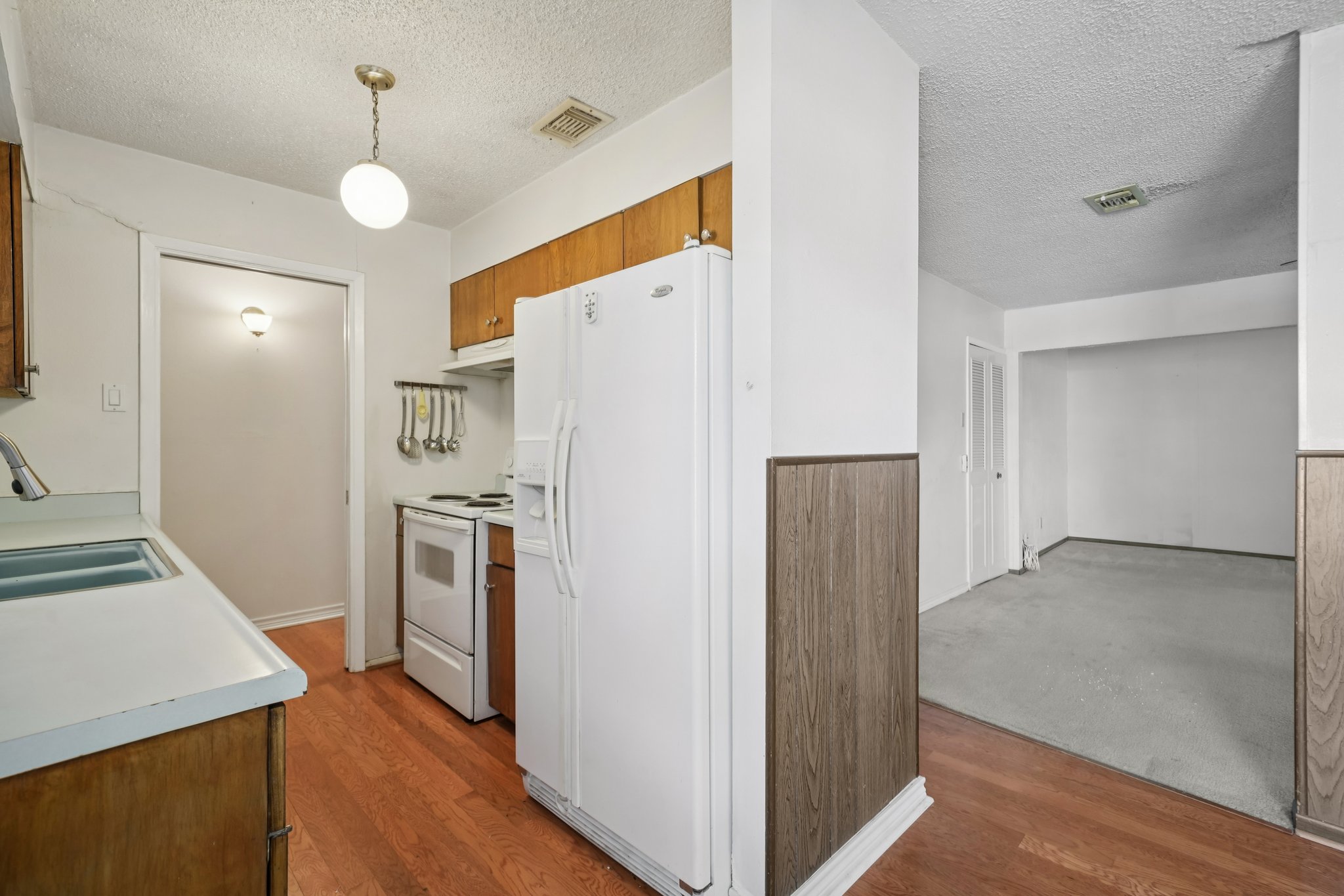 Pleasant Valley St-S0912-014.jpg