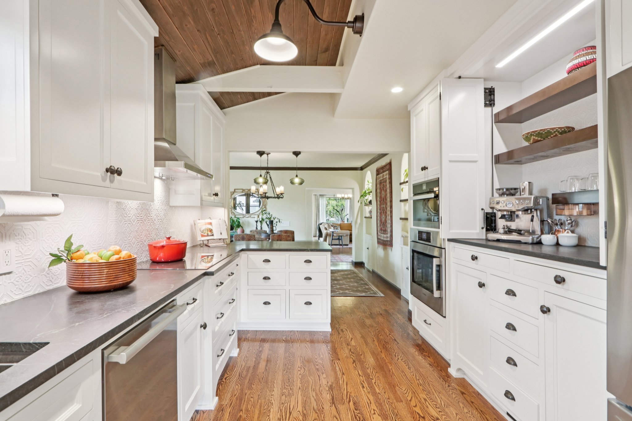 Broadview Dr-S0304-024.jpg