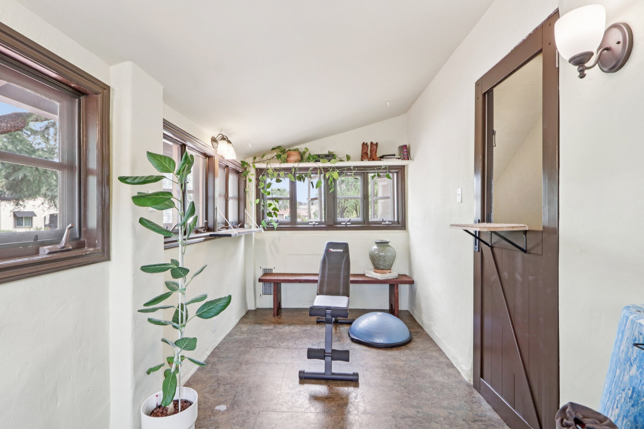 Broadview Dr-S0304-029.jpg