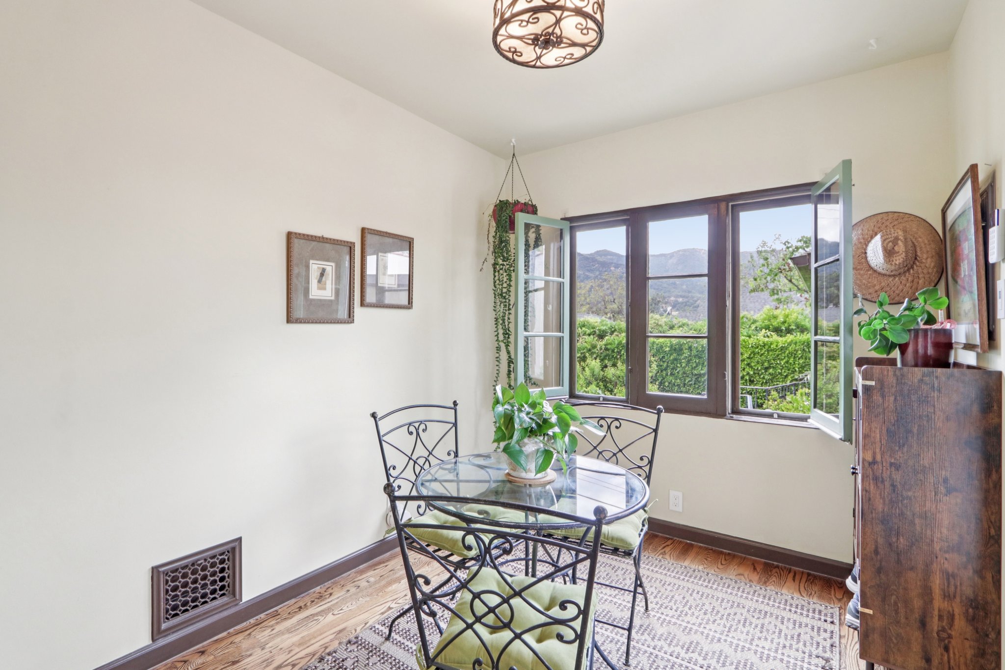 Broadview Dr-S0304-036.jpg