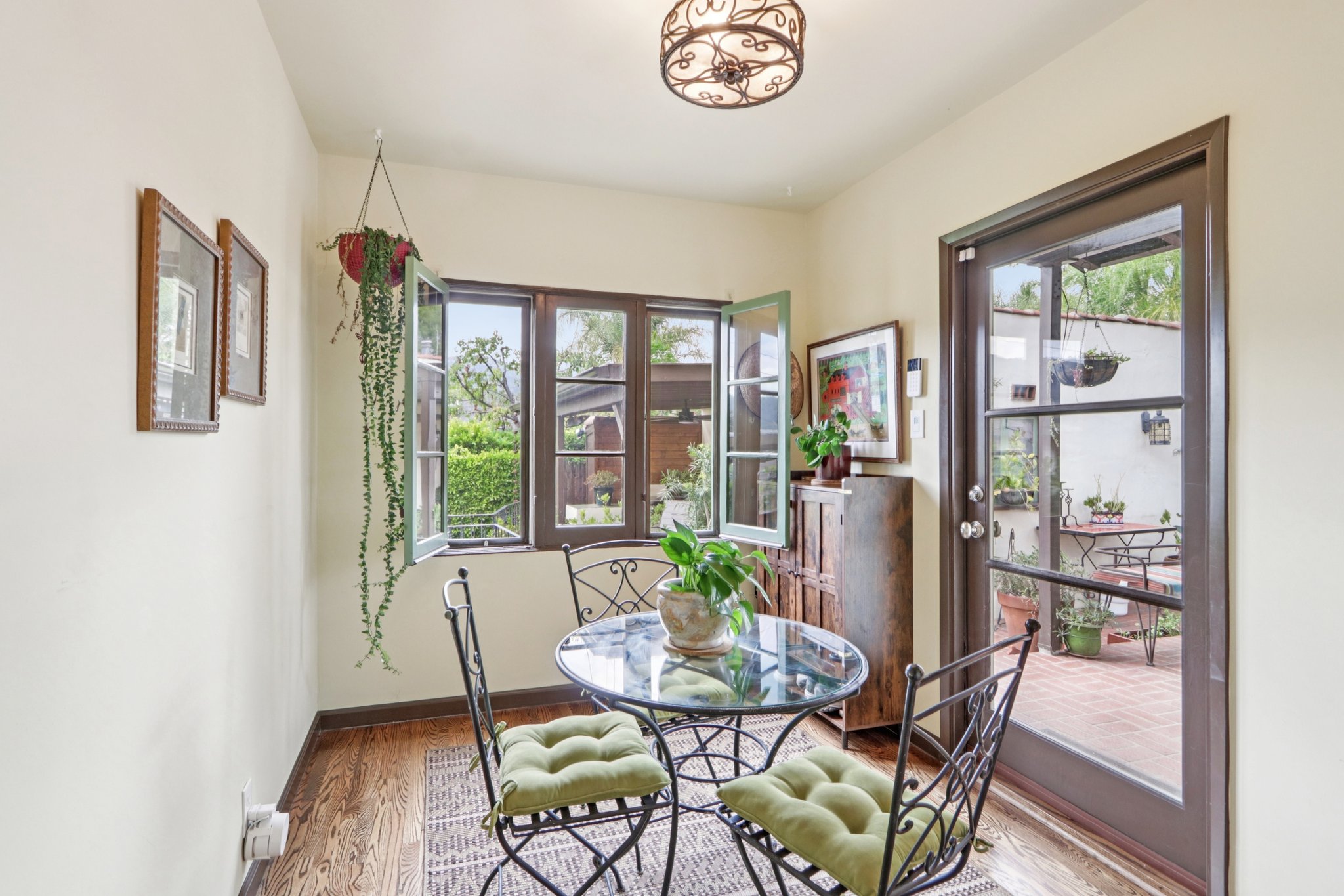 Broadview Dr-S0304-037.jpg