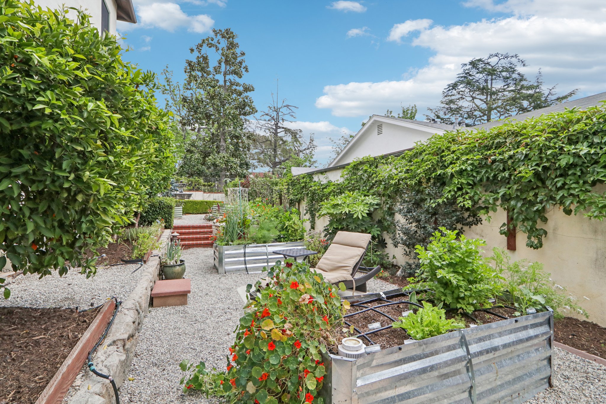 Broadview Dr-S0304-061.jpg