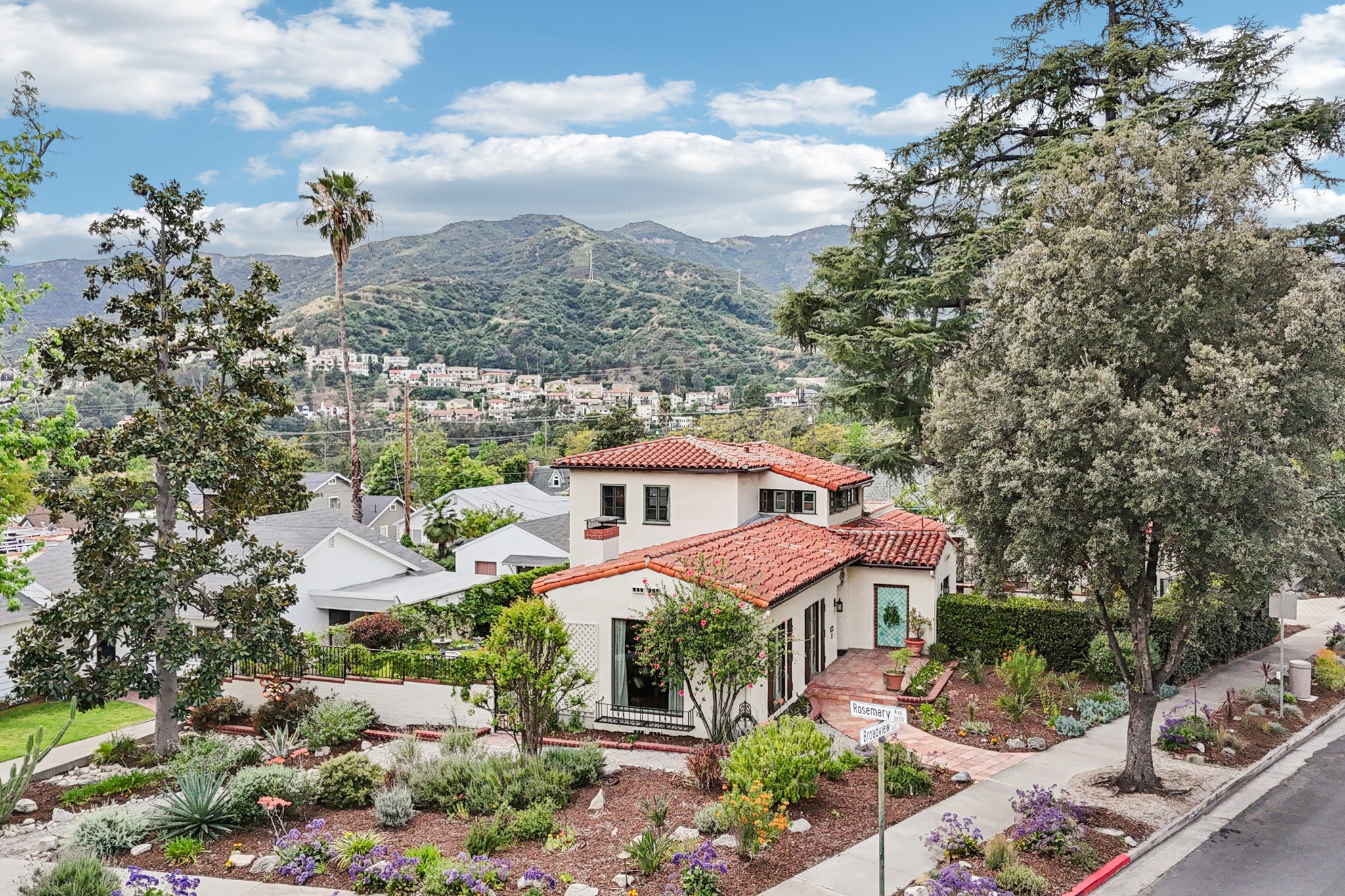 Broadview Dr-S0304-074.jpg