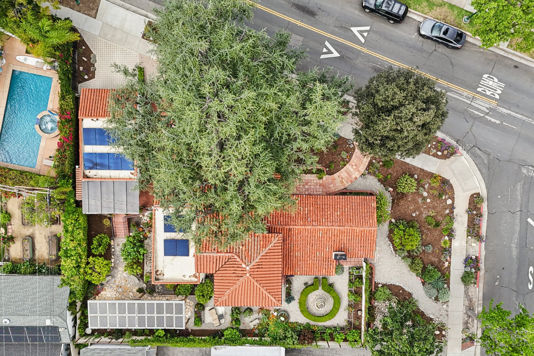 Broadview Dr-S0304-077.jpg