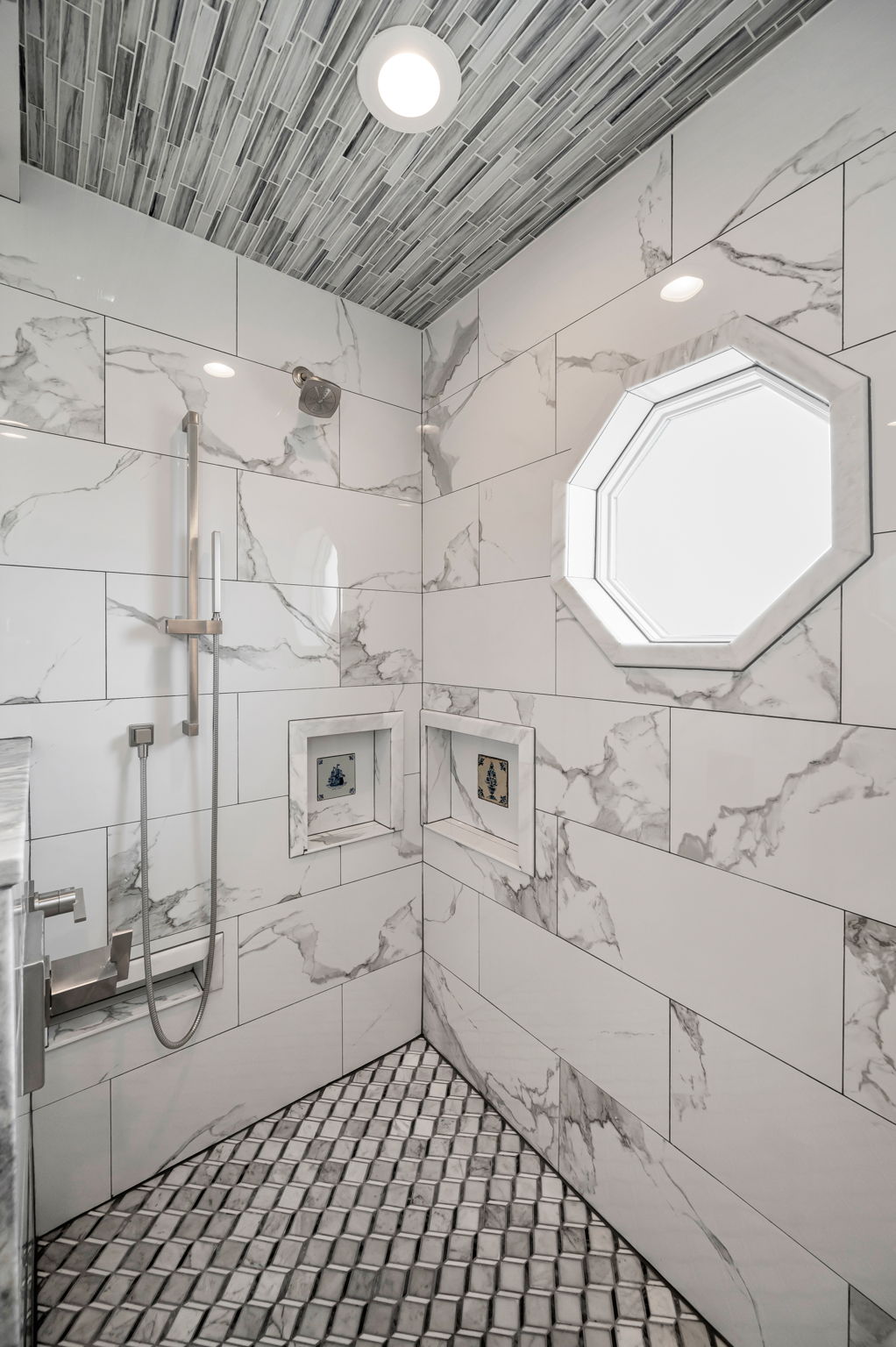 Upper Level Master Bathroom1b