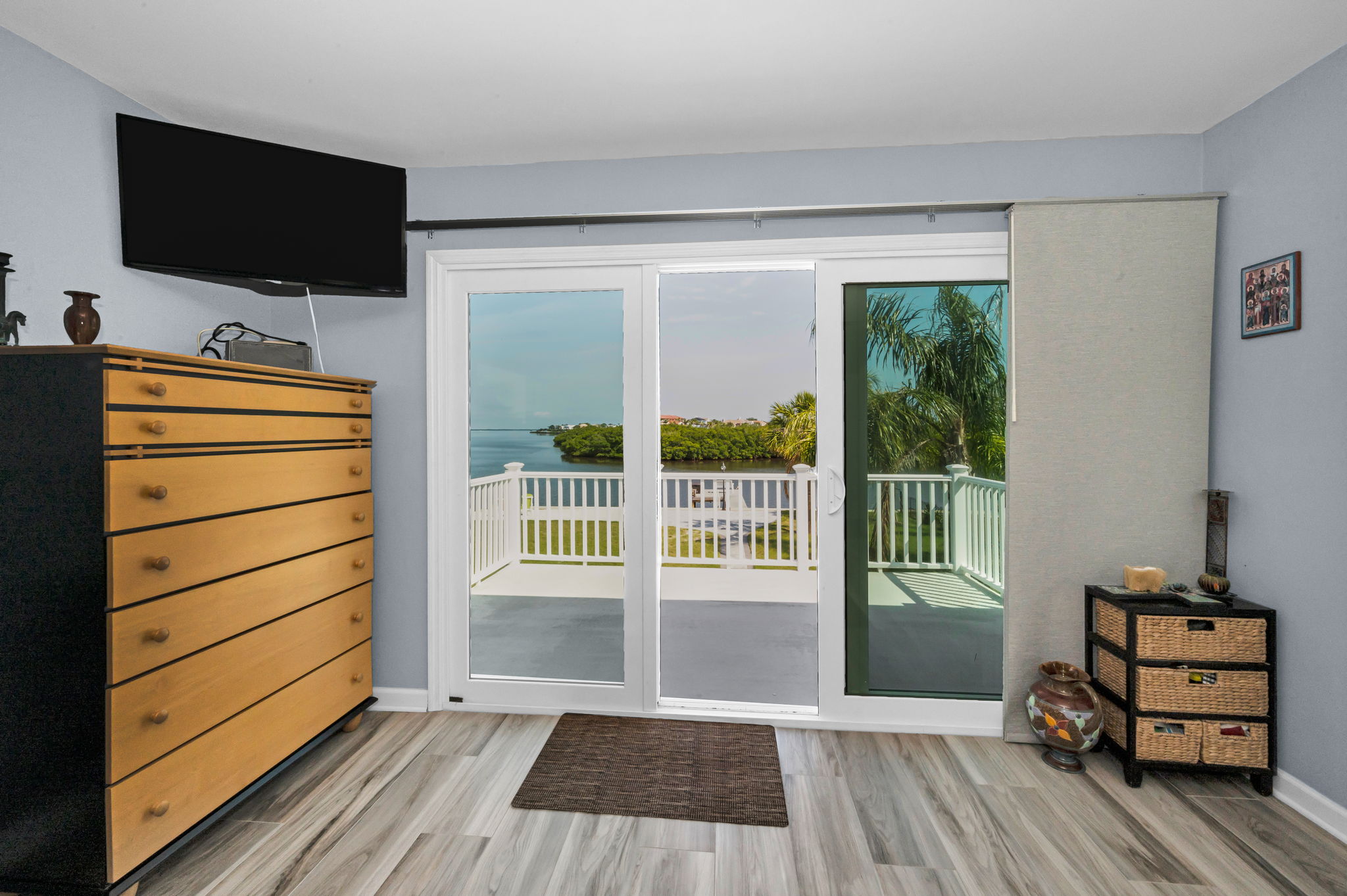 Upper Level Master Bedroom1b