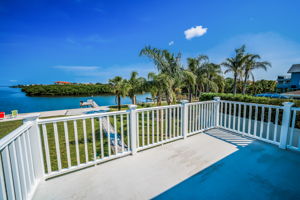 Upper Level Master Bedroom Balcony7