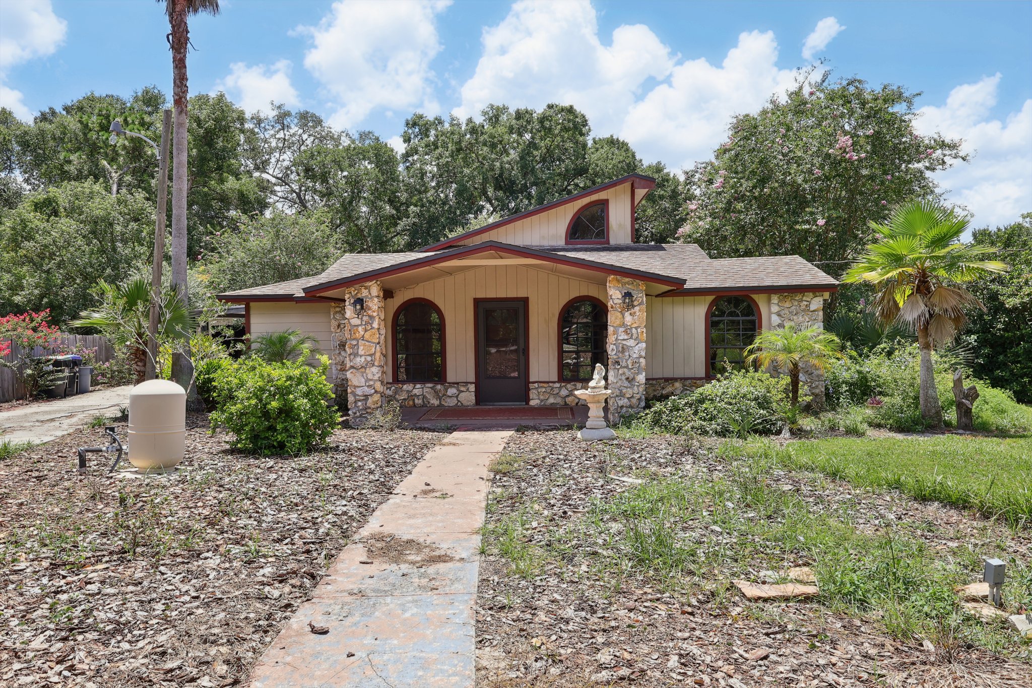 1620 Yvonne St-S2507-002.jpg