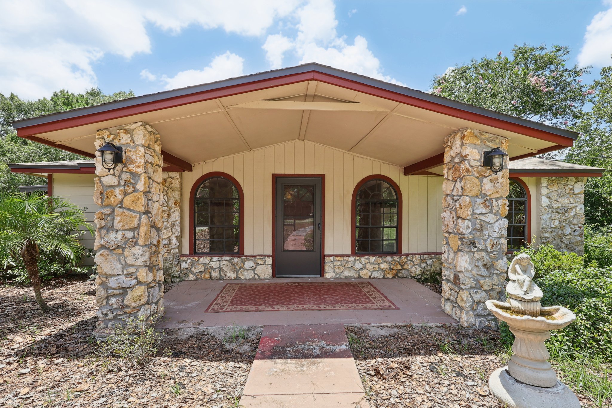 1620 Yvonne St-S2507-005.jpg