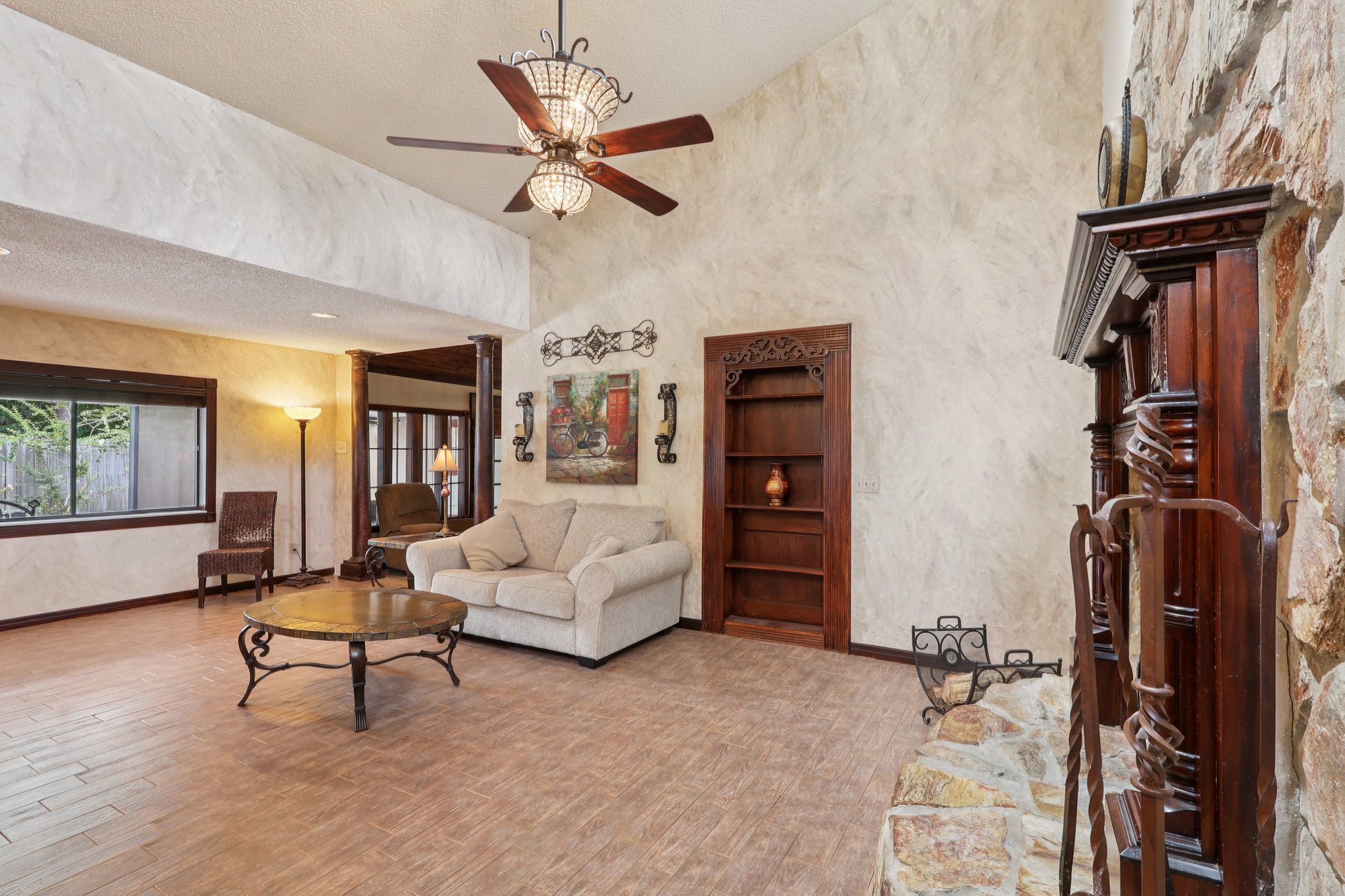 1620 Yvonne St-S2507-013.jpg