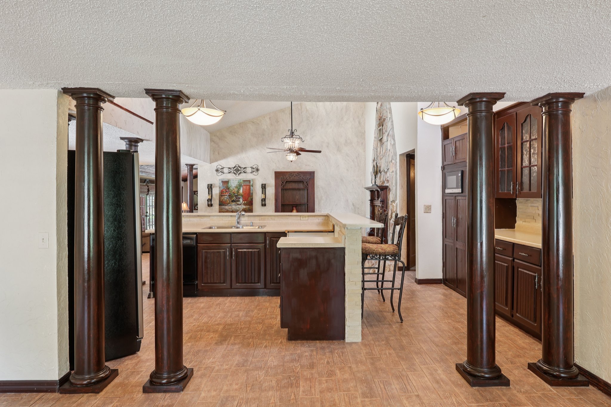 1620 Yvonne St-S2507-020.jpg