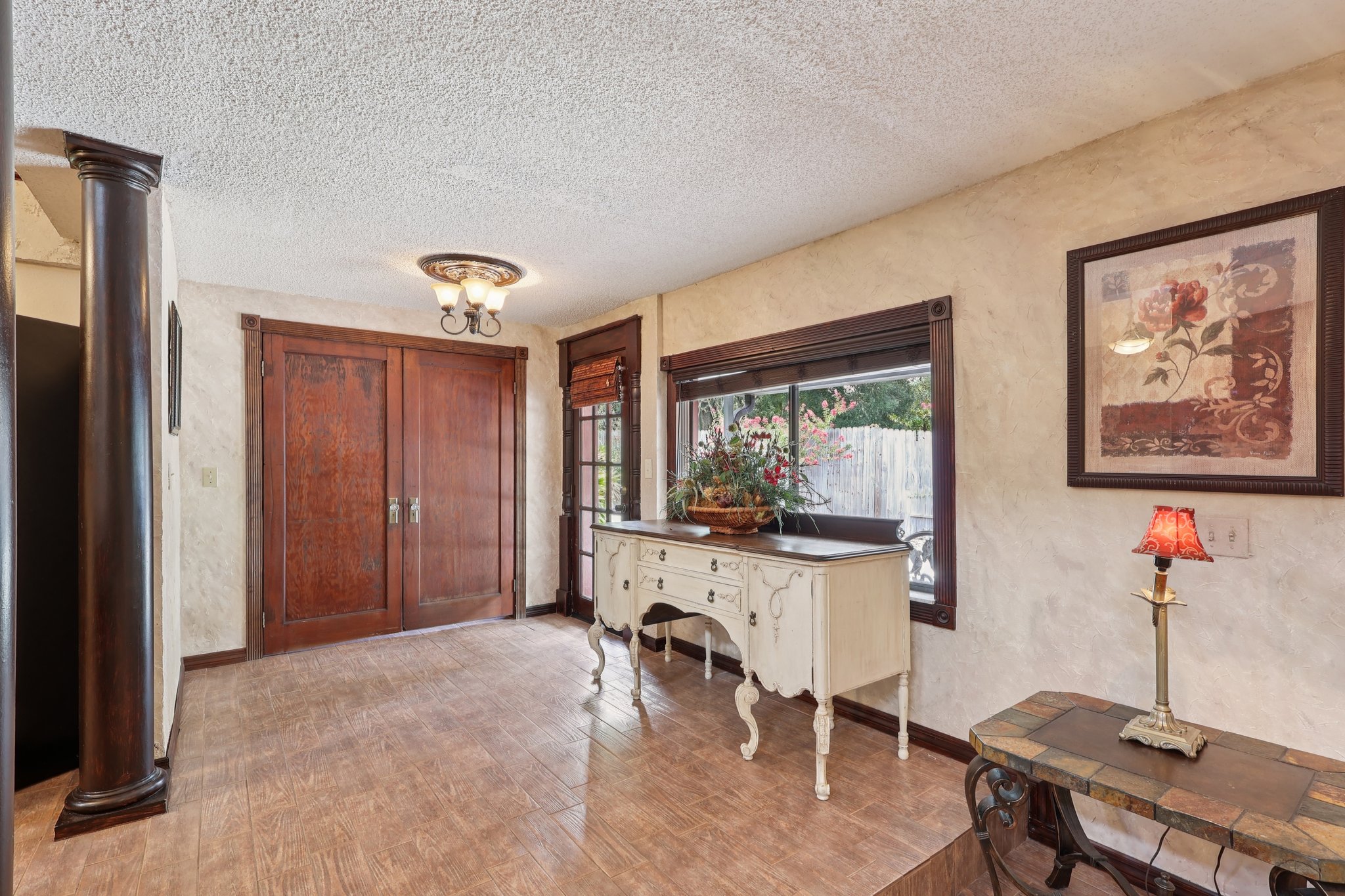 1620 Yvonne St-S2507-021.jpg