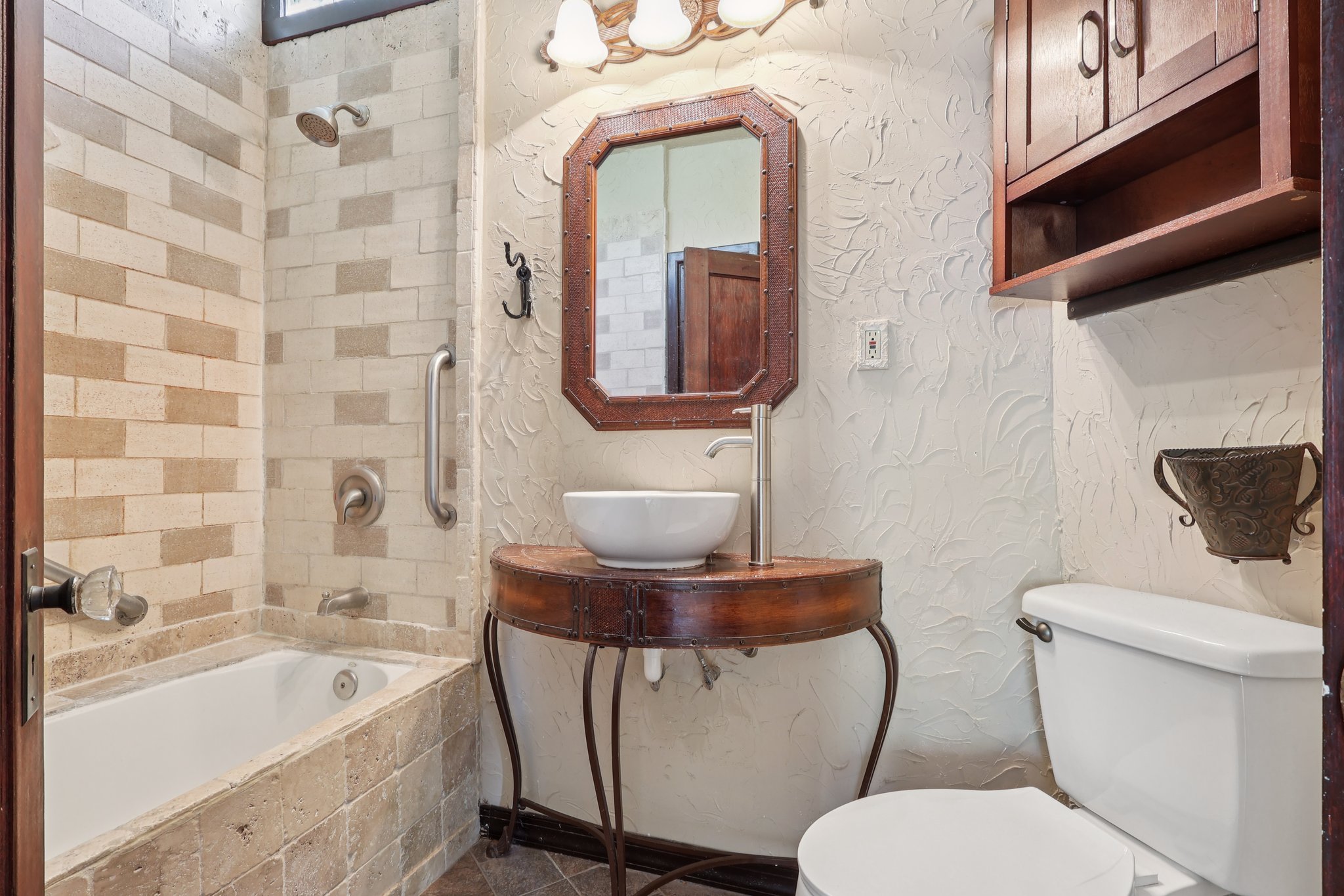 1620 Yvonne St-S2507-033.jpg