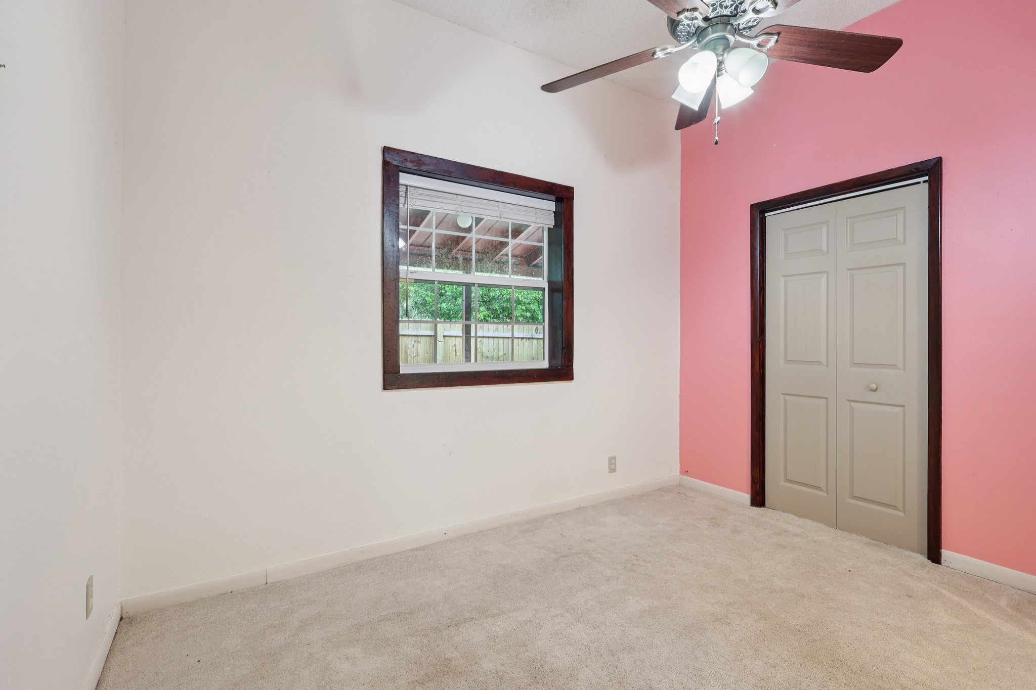1620 Yvonne St-S2507-045.jpg