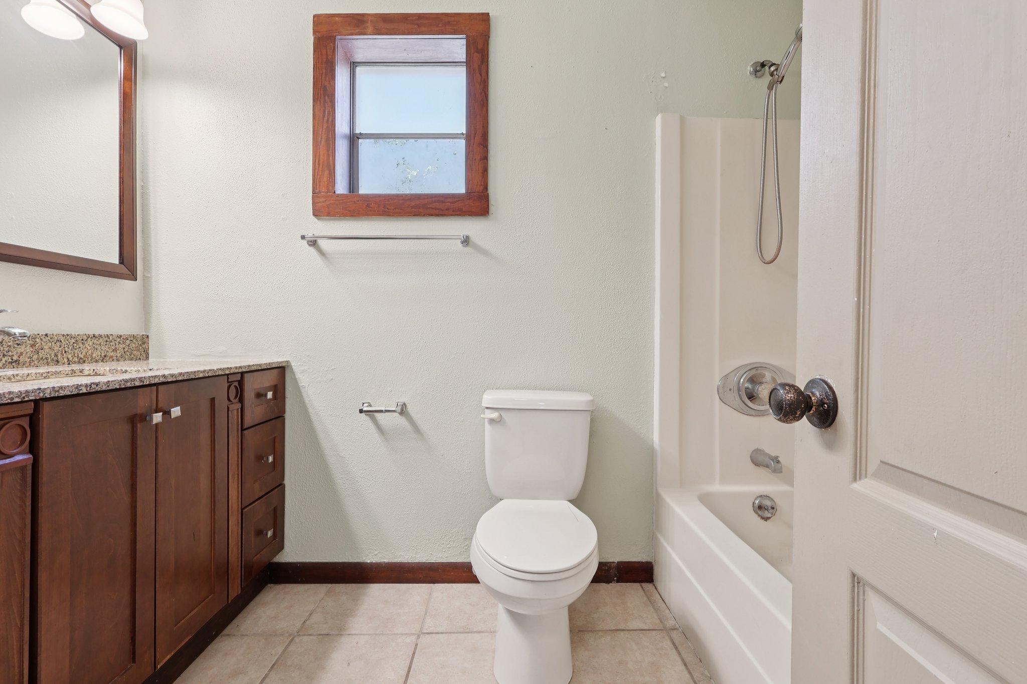 1620 Yvonne St-S2507-050.jpg