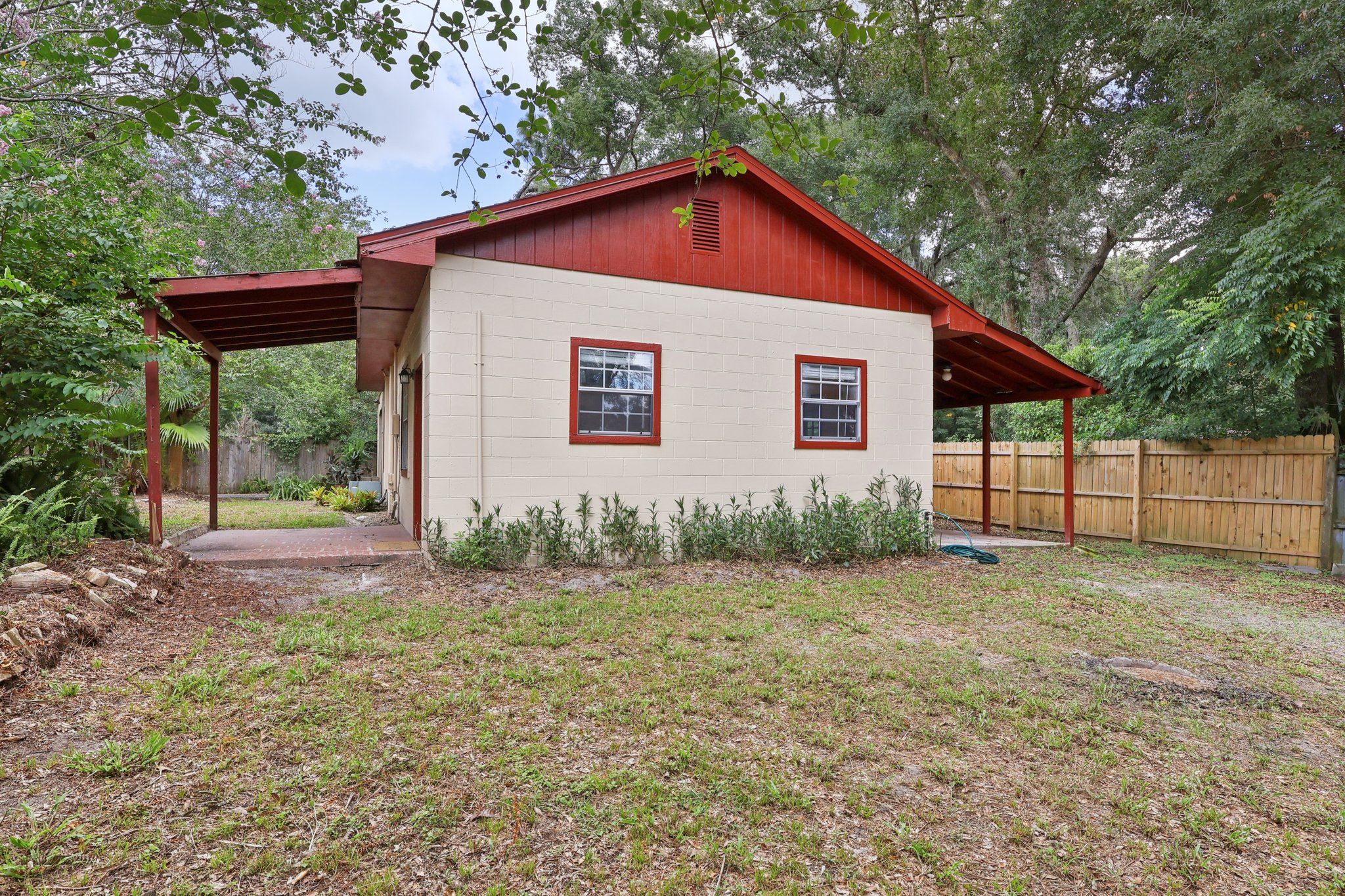 1620 Yvonne St-S2507-059.jpg