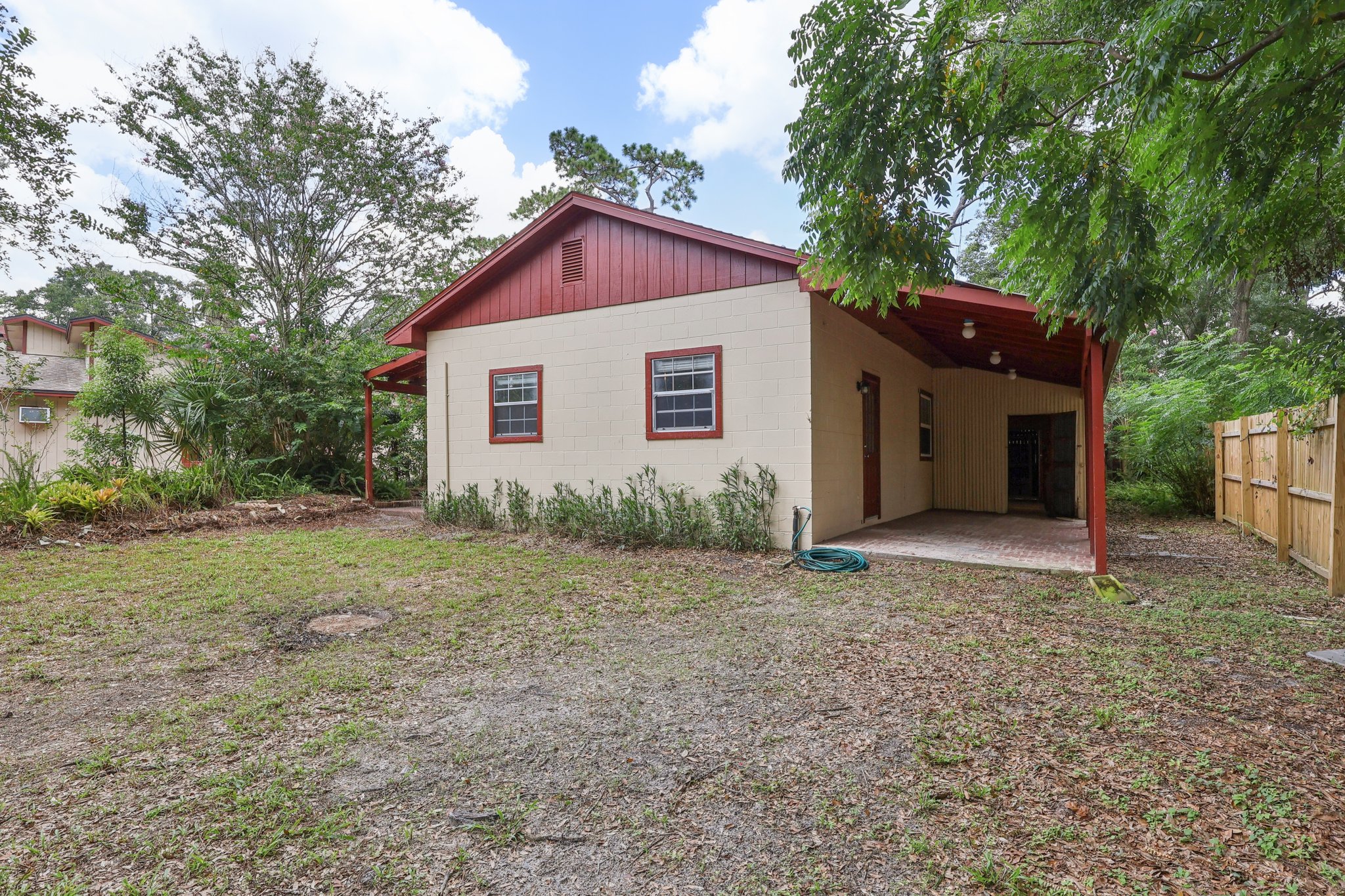1620 Yvonne St-S2507-060.jpg
