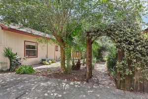 1620 Yvonne St-S2507-008.jpg