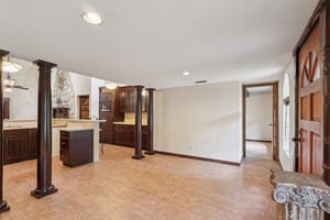 1620 Yvonne St-S2507-010.jpg