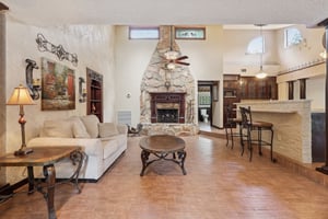 1620 Yvonne St-S2507-012.jpg