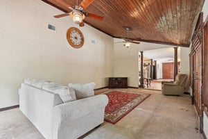 1620 Yvonne St-S2507-015.jpg