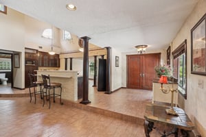 1620 Yvonne St-S2507-016.jpg