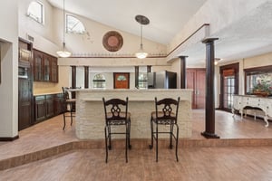 1620 Yvonne St-S2507-017.jpg