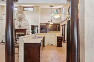 1620 Yvonne St-S2507-018.jpg
