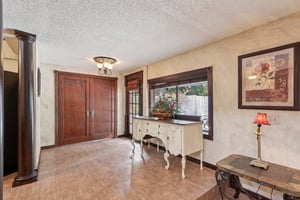 1620 Yvonne St-S2507-021.jpg