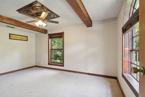 1620 Yvonne St-S2507-022.jpg