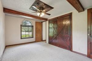 1620 Yvonne St-S2507-023.jpg