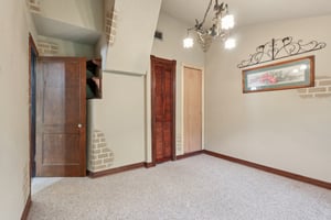 1620 Yvonne St-S2507-027.jpg