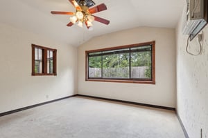 1620 Yvonne St-S2507-031.jpg